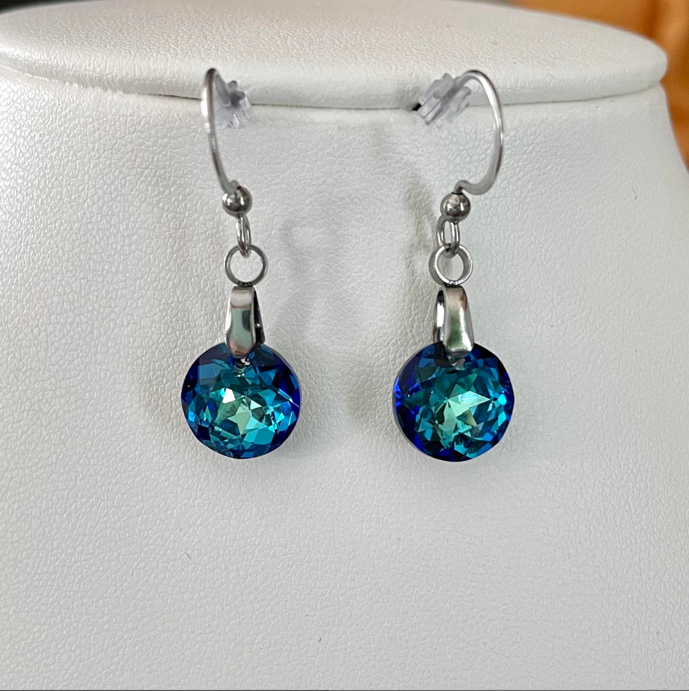 Boucles Classiques en Cristal Bleu Bermudes