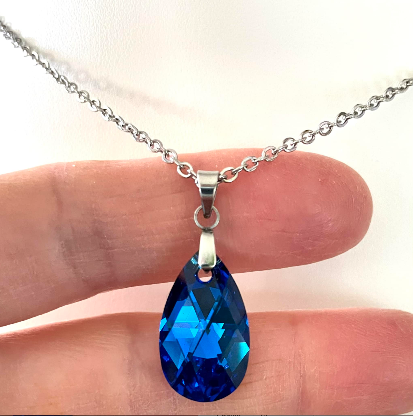 Grosse Poire en Cristal Bleu Royal