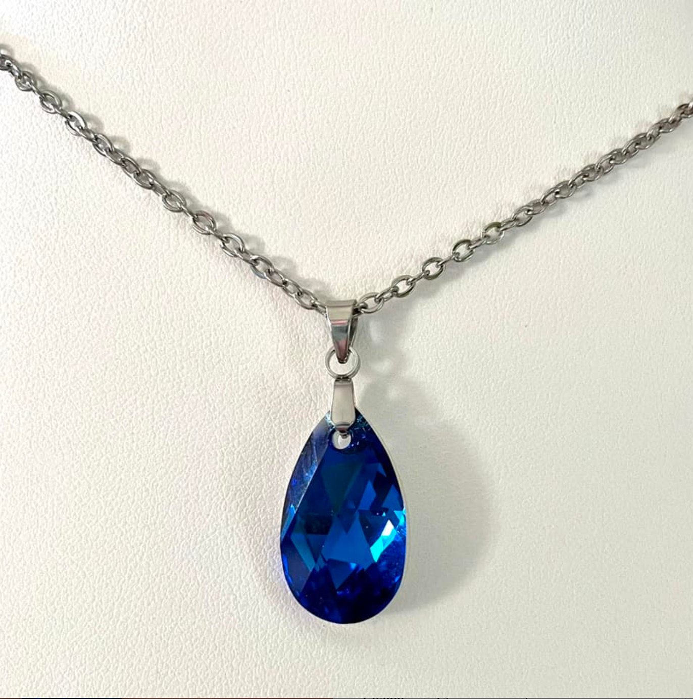 Grosse Poire en Cristal Bleu Royal