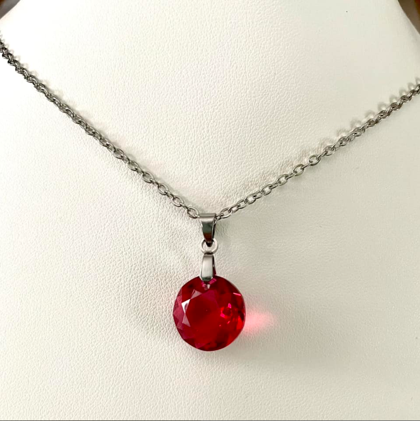 Moyen Classique en Cristal Écarlate Translucide