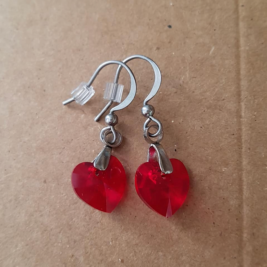 Boucles Coeur en Cristal Rouge Translucide