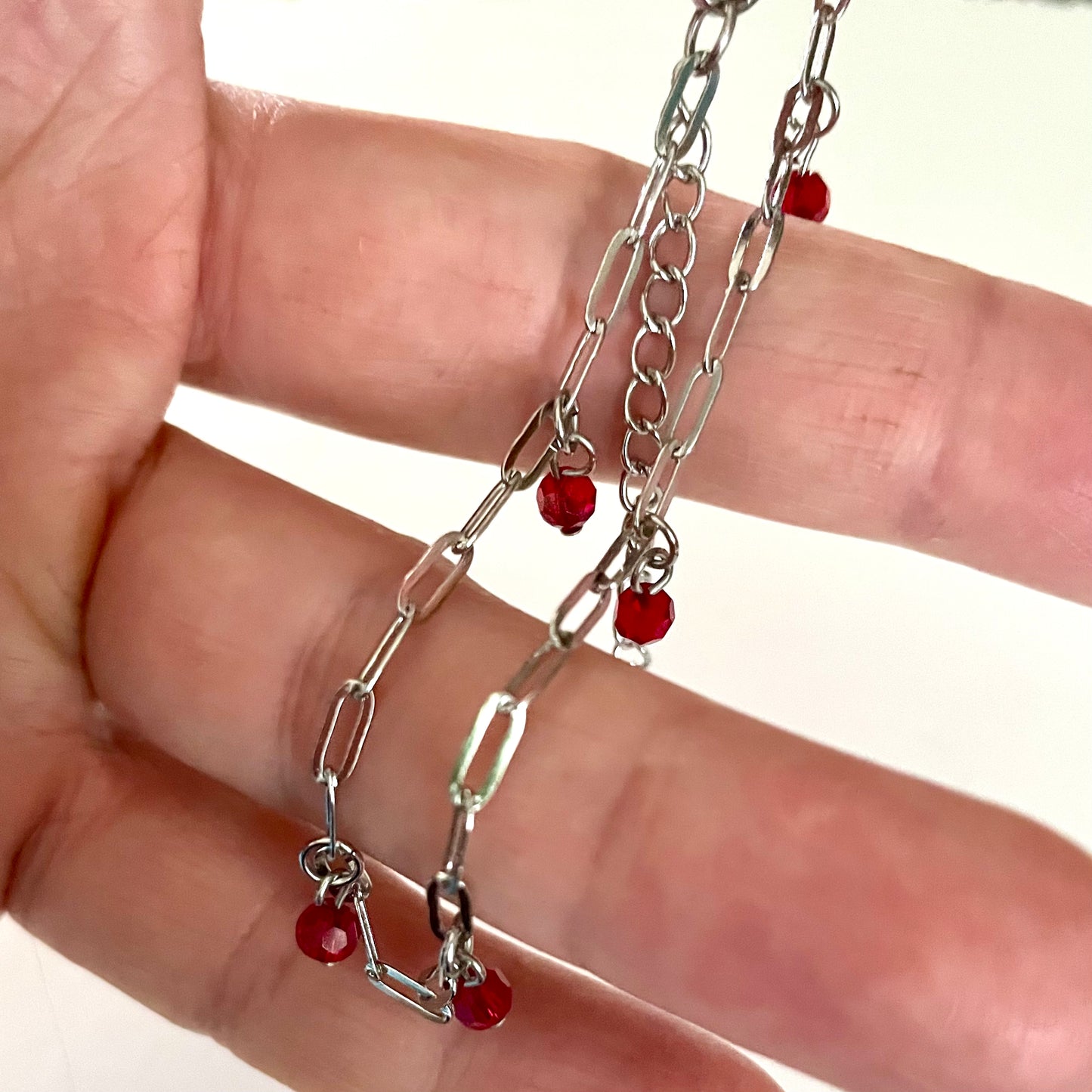 Chaîne de Cheville avec cristal rouge