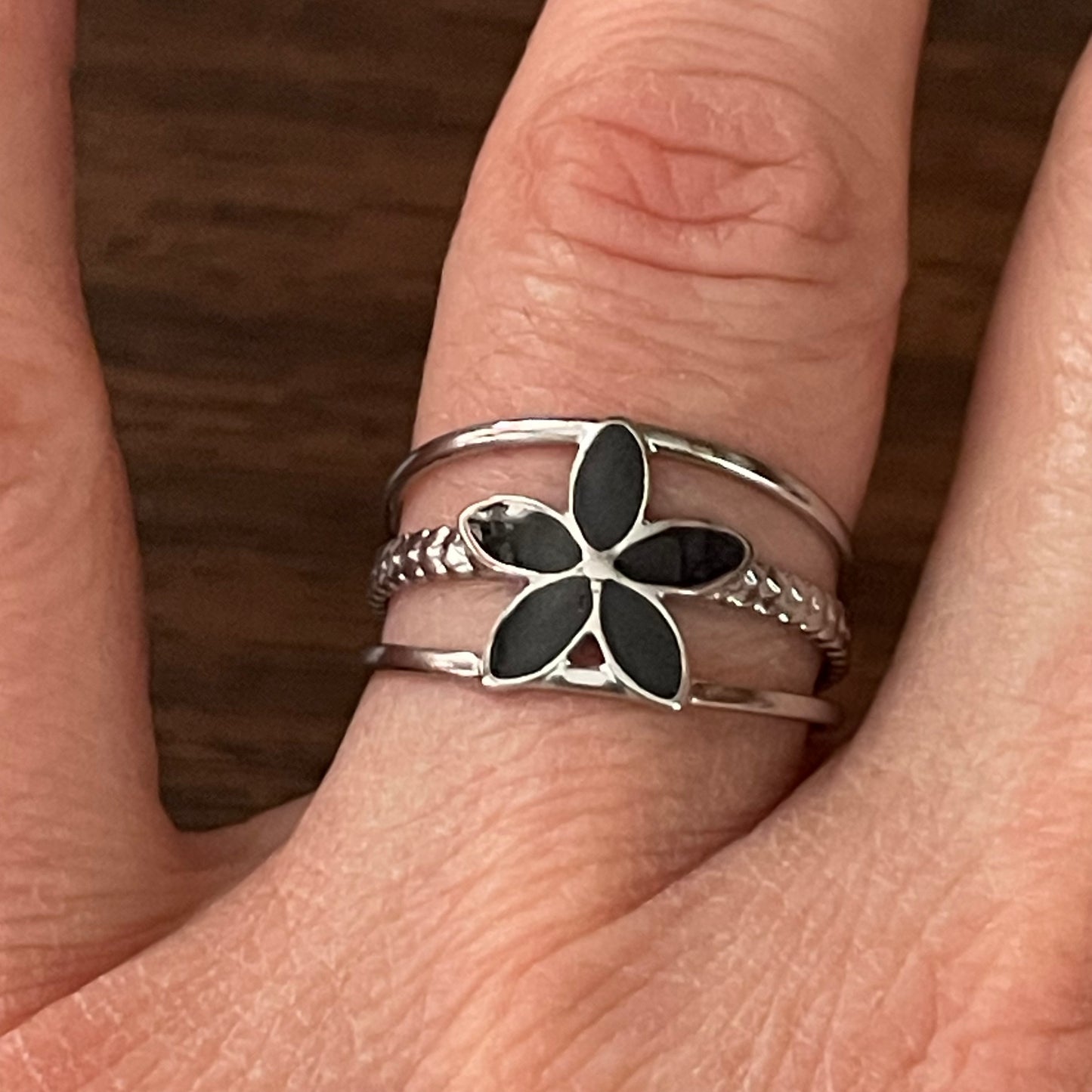 Bague Fleur Noire en inox