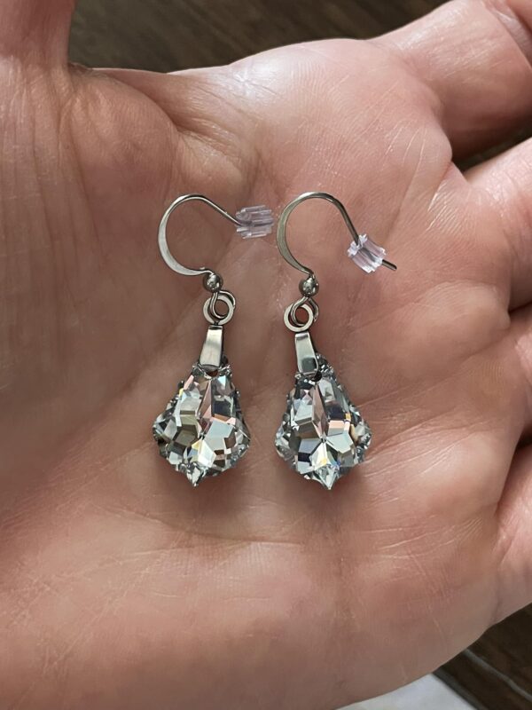 Boucles Baroque Argentée en cristal – Image 2